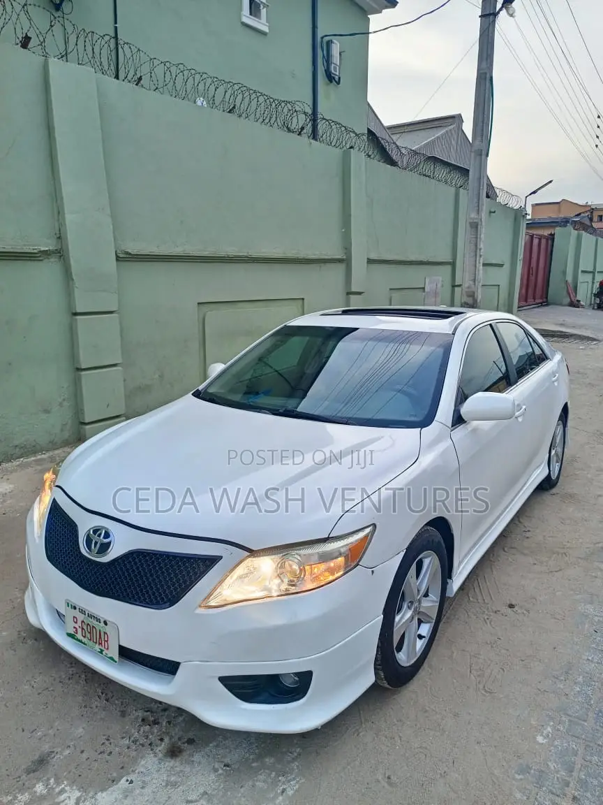 Toyota Camry SE 4dr Sedan (2.5L 4cyl 6AM) 2010 White