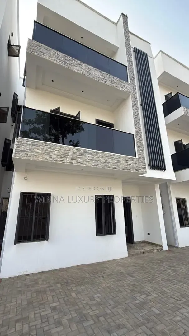 5bdrm Townhouse/Terrace in Life Camp, A.A Rano for sale
