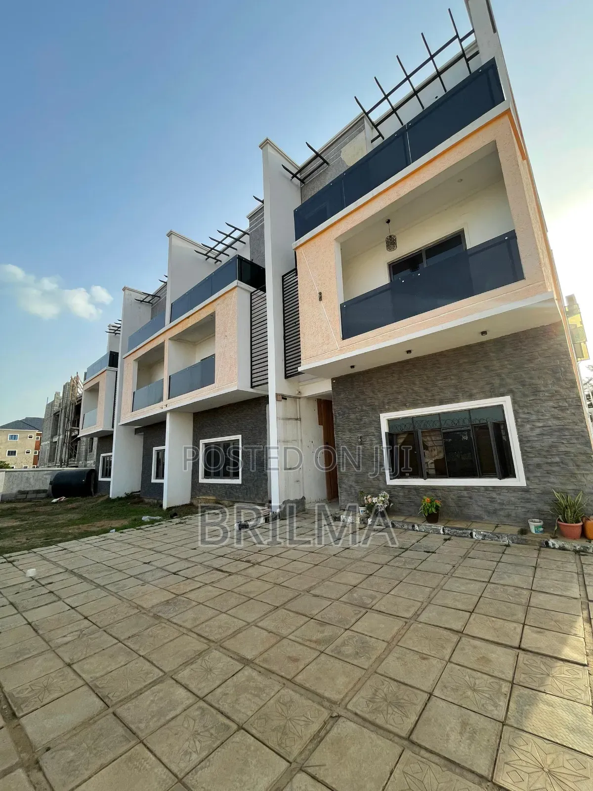 4bdrm Duplex in Life Camp for sale