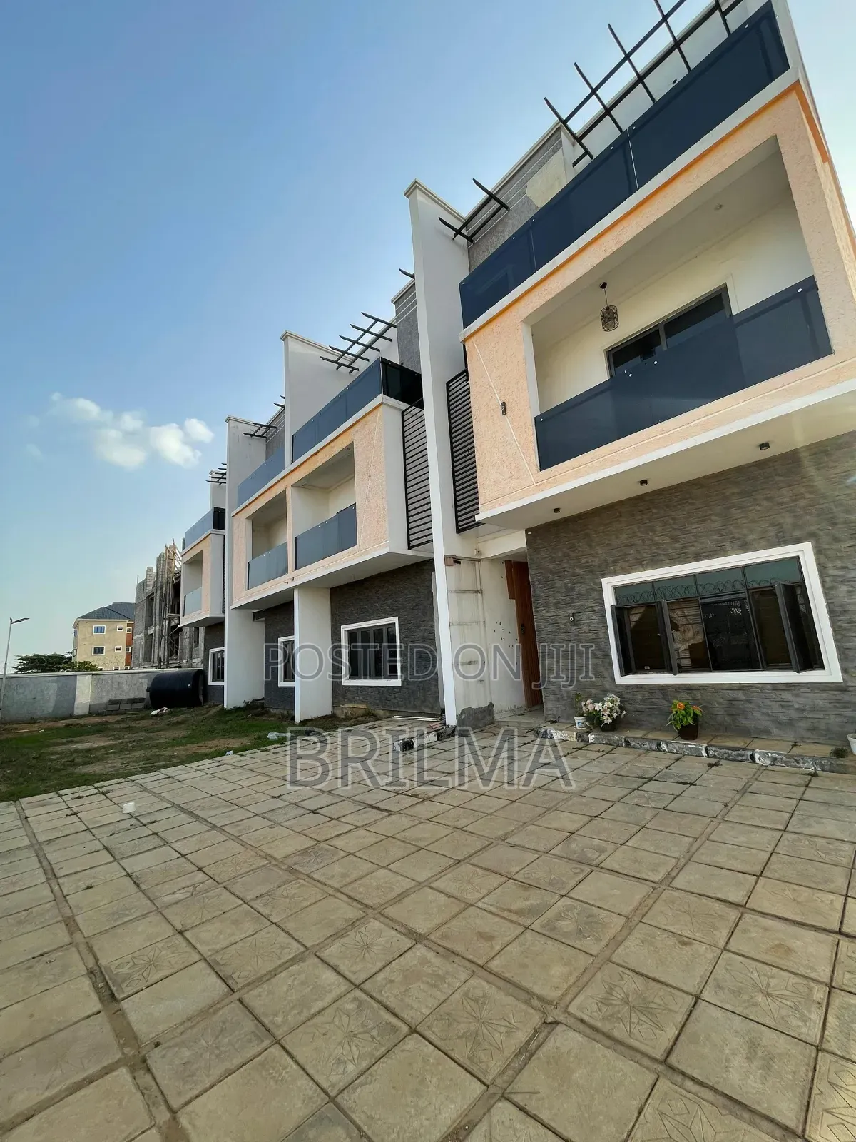 4bdrm Duplex in Life Camp for sale