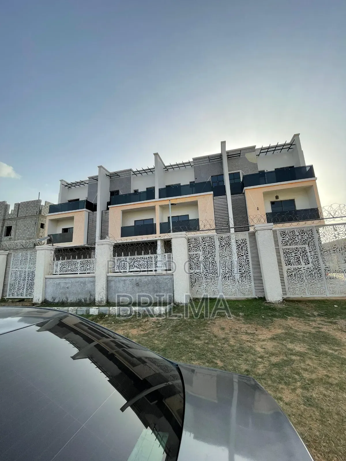 4bdrm Duplex in Life Camp for sale