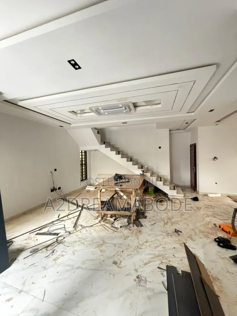 4bdrm Duplex in Ogba for sale