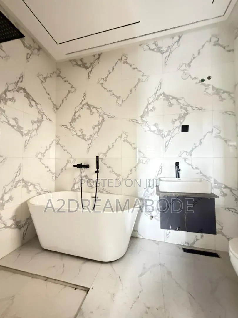 4bdrm Duplex in Ogba for sale