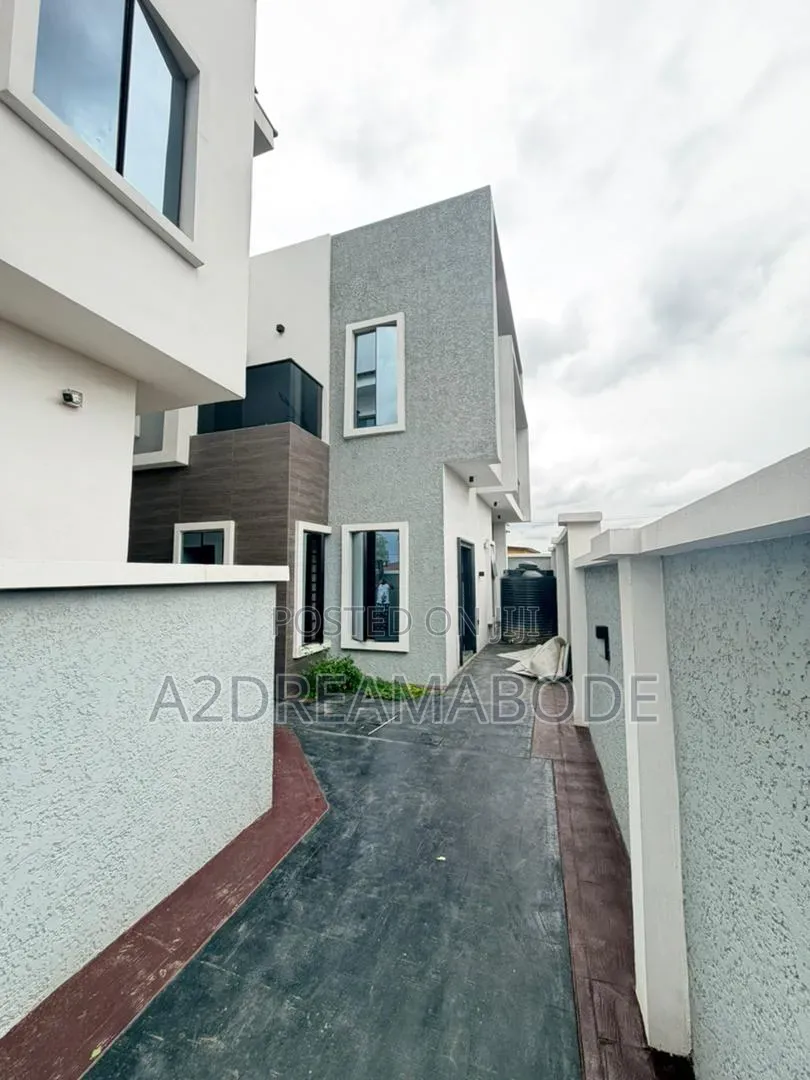 4bdrm Duplex in Ogba for sale