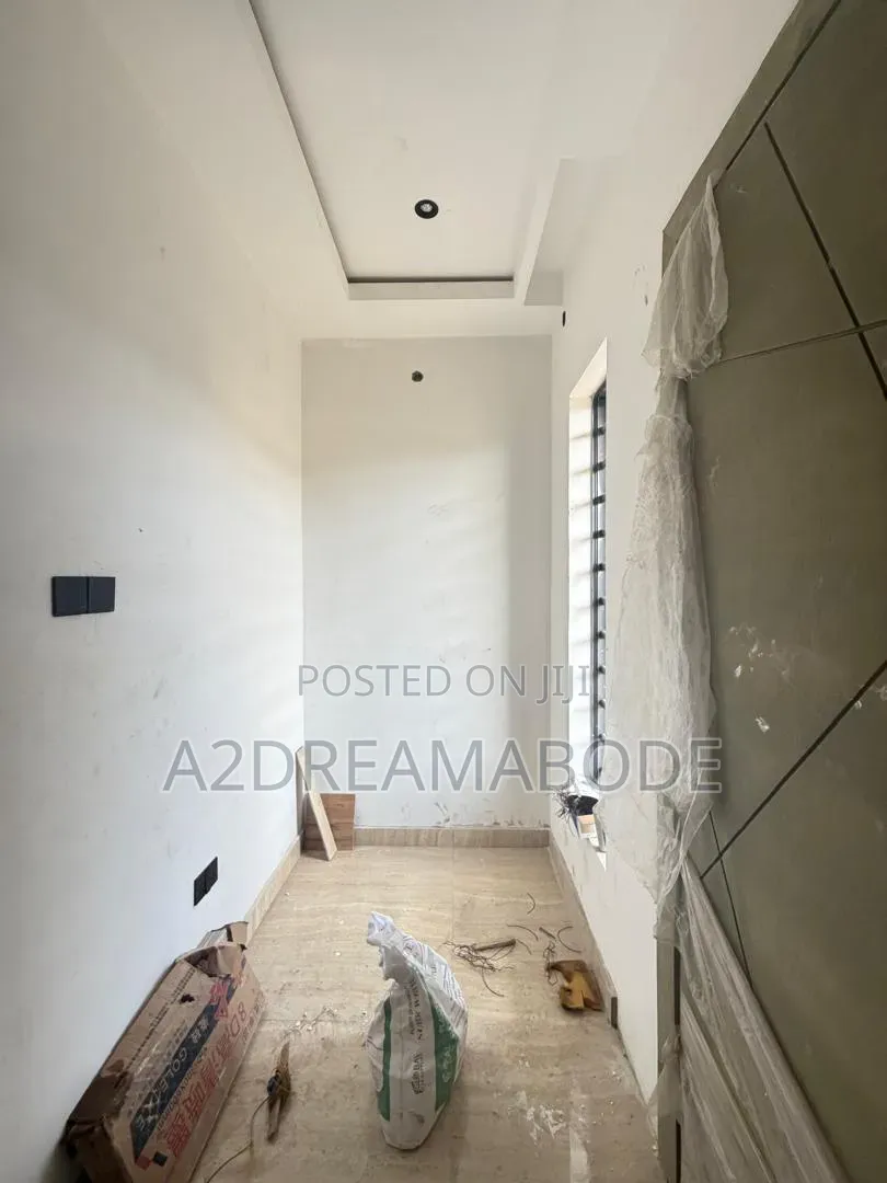 4bdrm Duplex in Ogba for sale