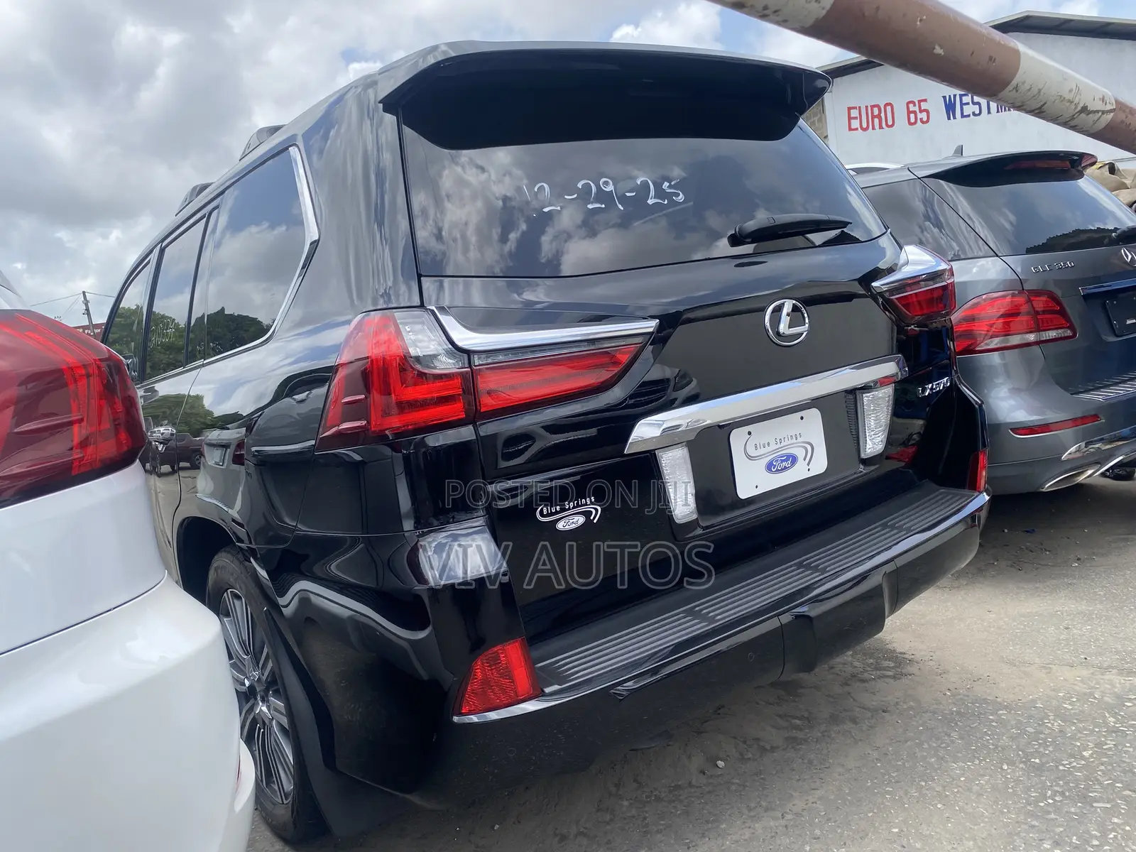 Lexus LX 570 (5 seats) AWD 2017 Black