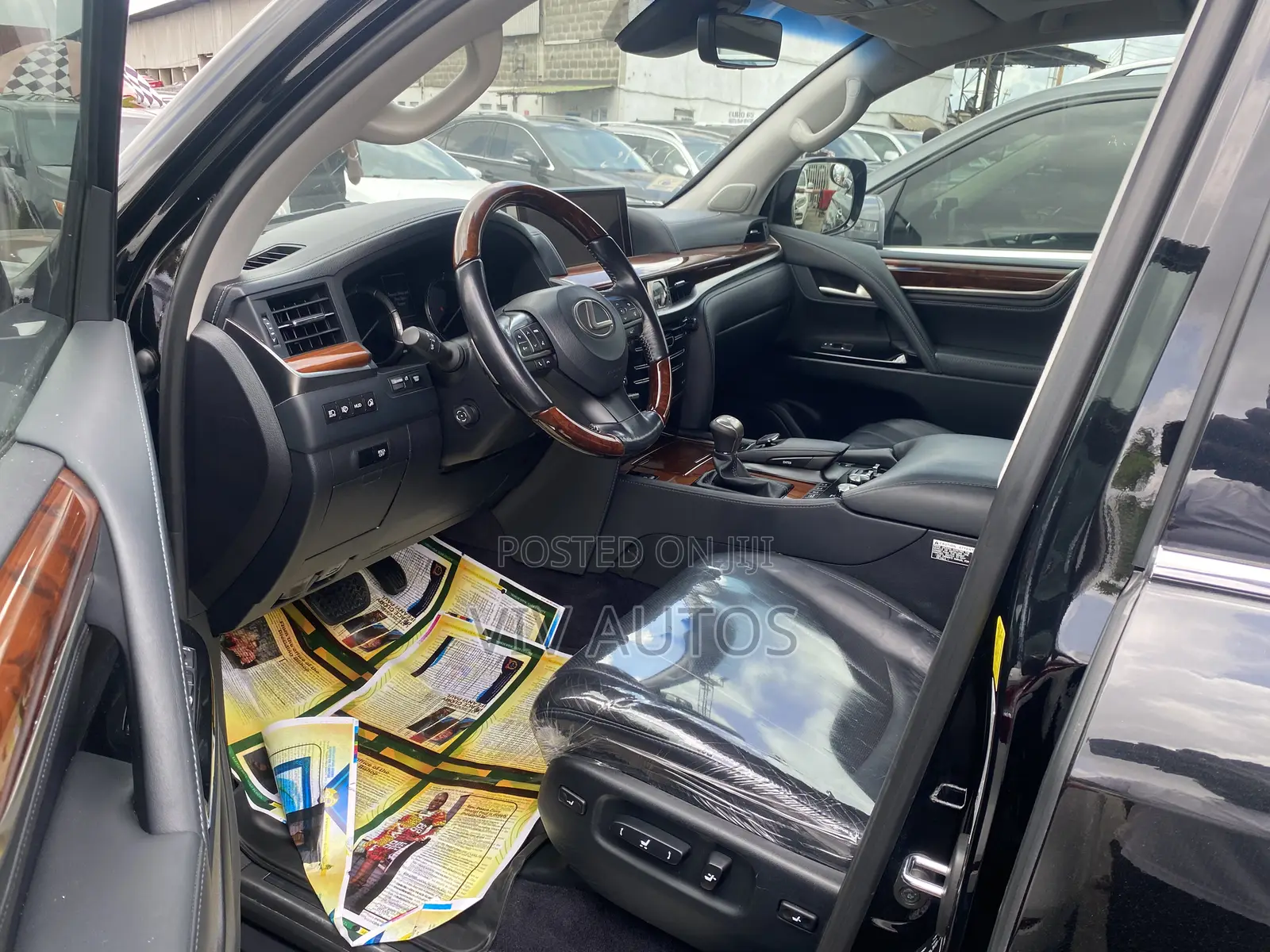 Lexus LX 570 (5 seats) AWD 2017 Black