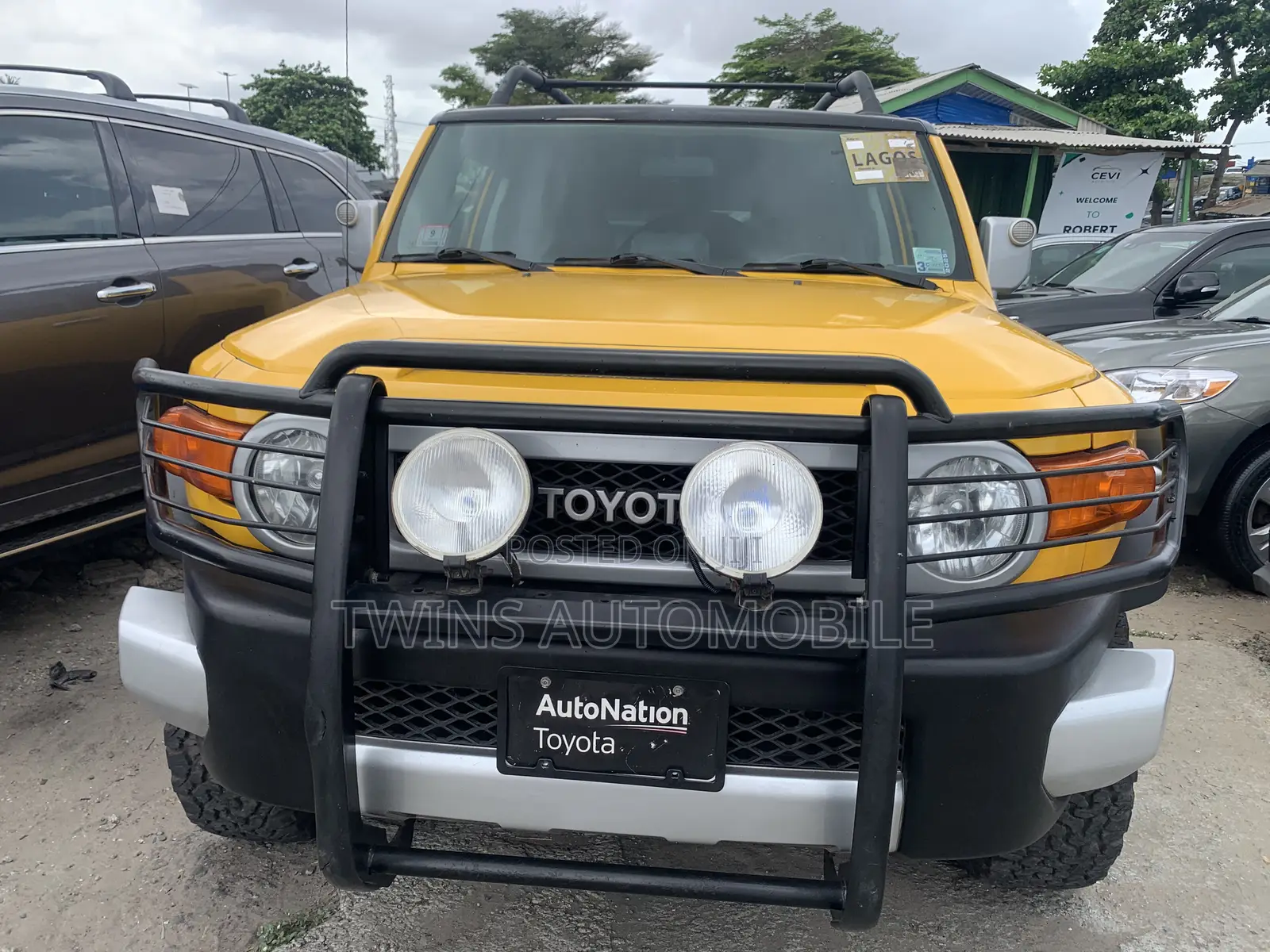 Toyota FJ Cruiser 4x4 Automatic 2009 Yellow
