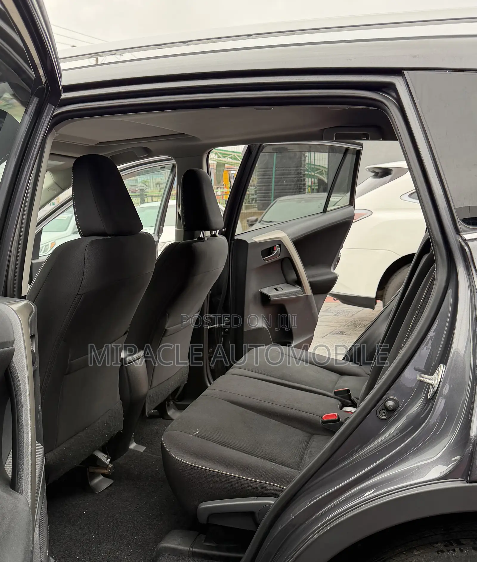 Toyota RAV4 XLE 4dr SUV AWD (2.5L 4cyl 6A) 2014 Gray