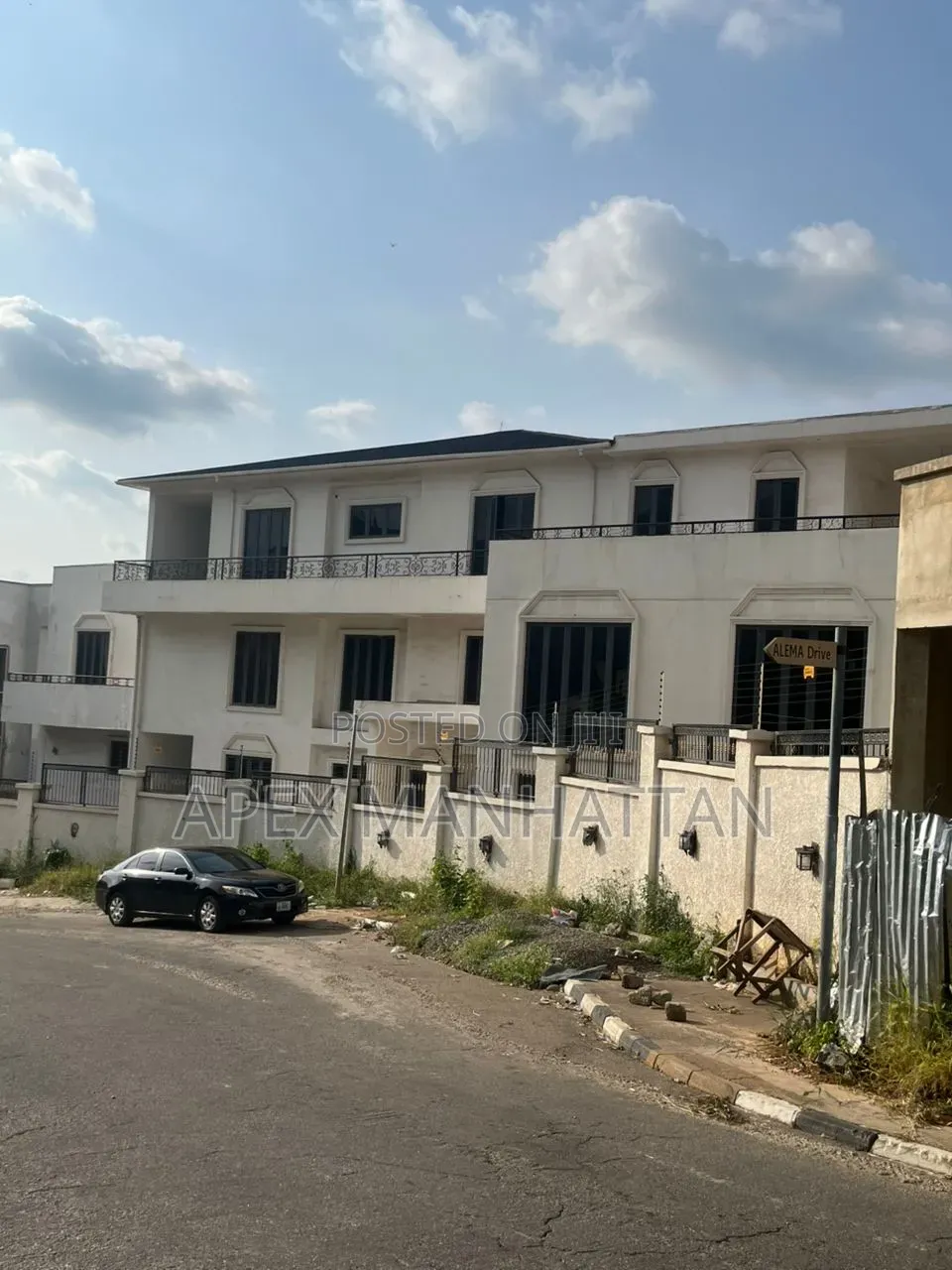 8bdrm Mansion in Maitama for sale