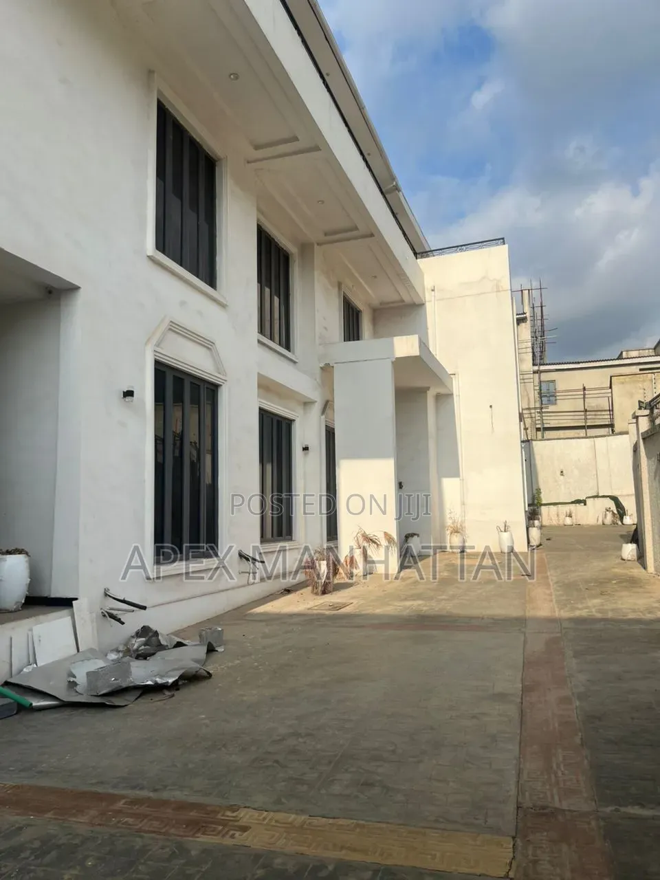 8bdrm Mansion in Maitama for sale