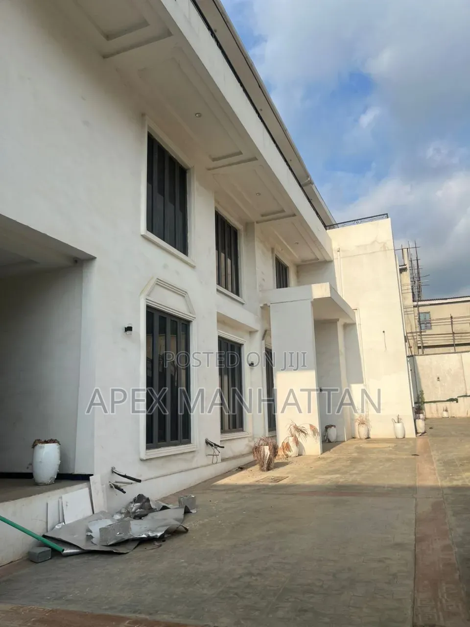 8bdrm Mansion in Maitama for sale