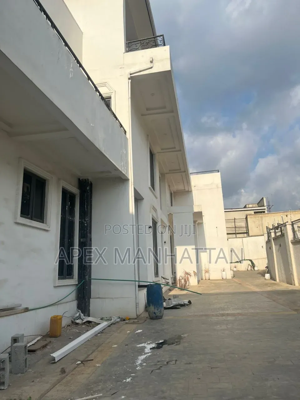 8bdrm Mansion in Maitama for sale