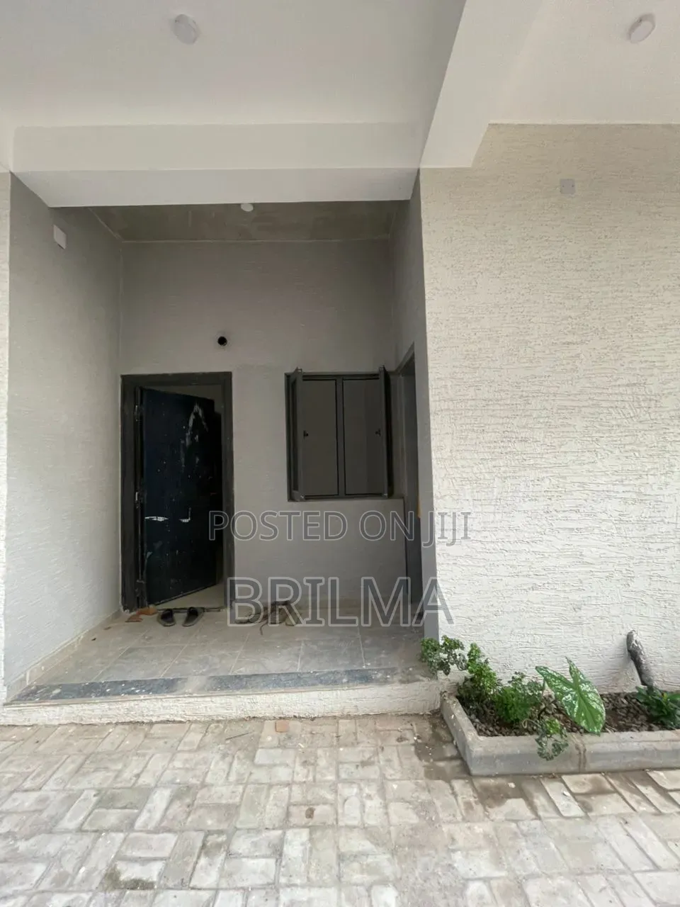 3bdrm Block of Flats in Life Camp for sale