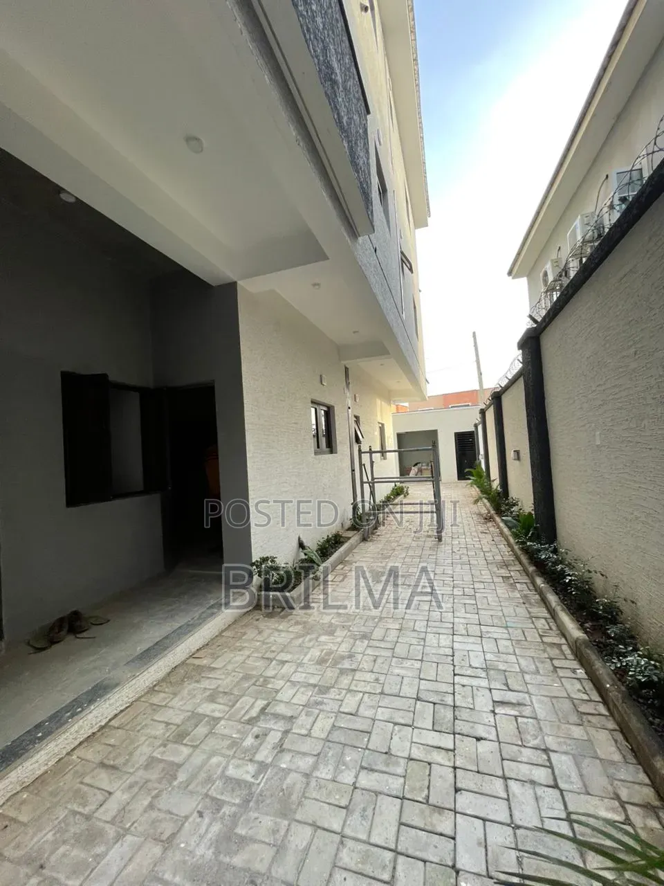 3bdrm Block of Flats in Life Camp for sale