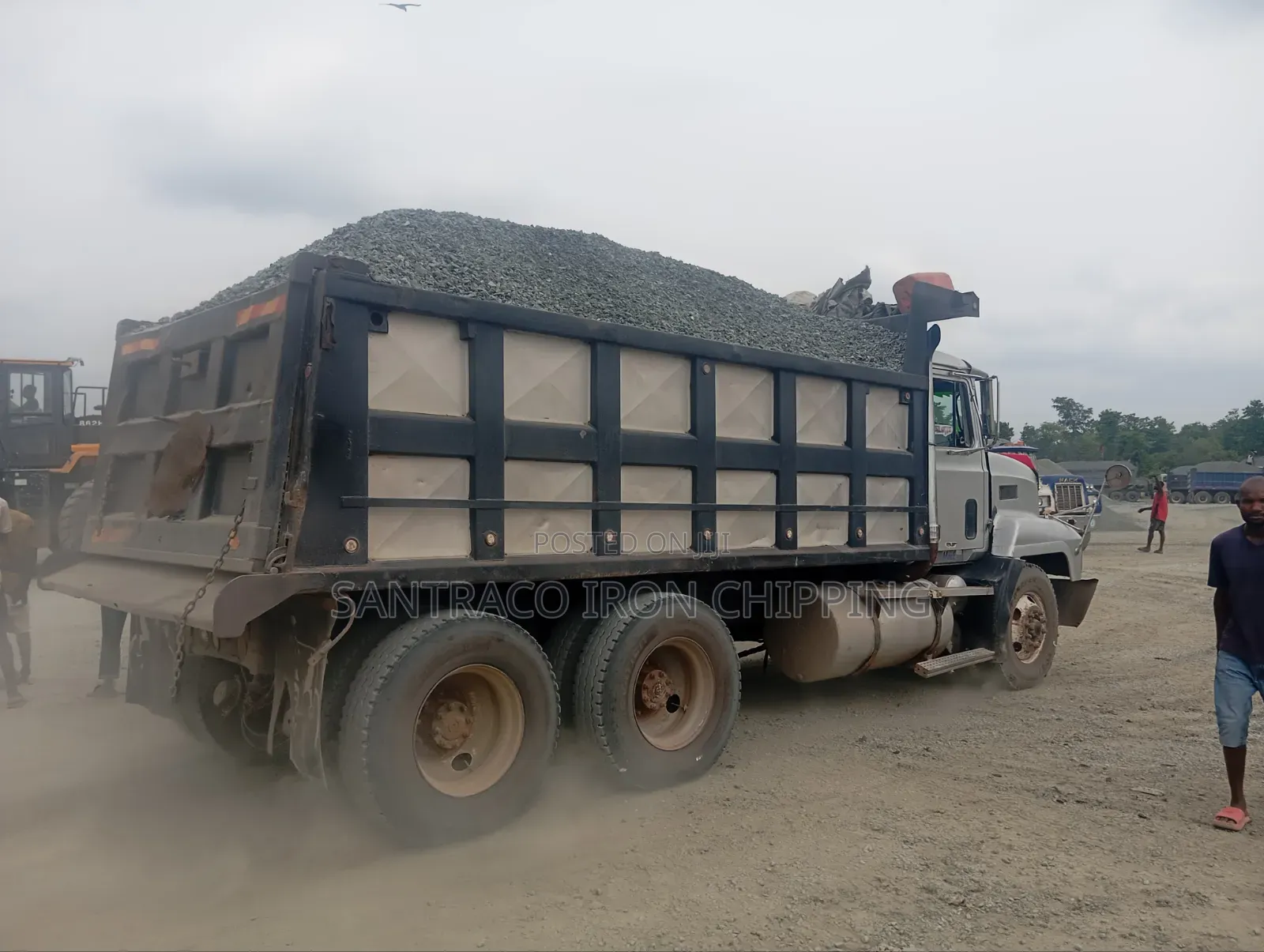 Sentraco Iron Black Chippings and for Building Construction