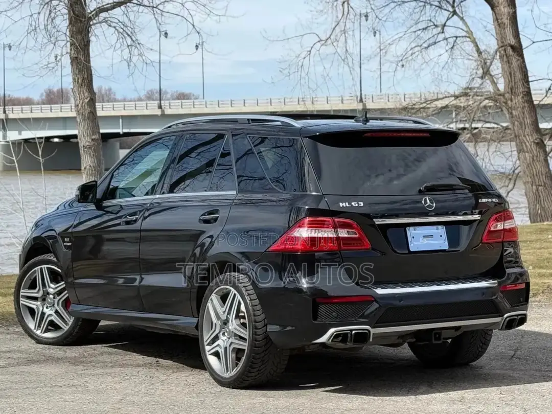 Mercedes-Benz M Class ML63 AMG 4dr SUV AWD (5.5L 8cyl Turbo 7A) 2014