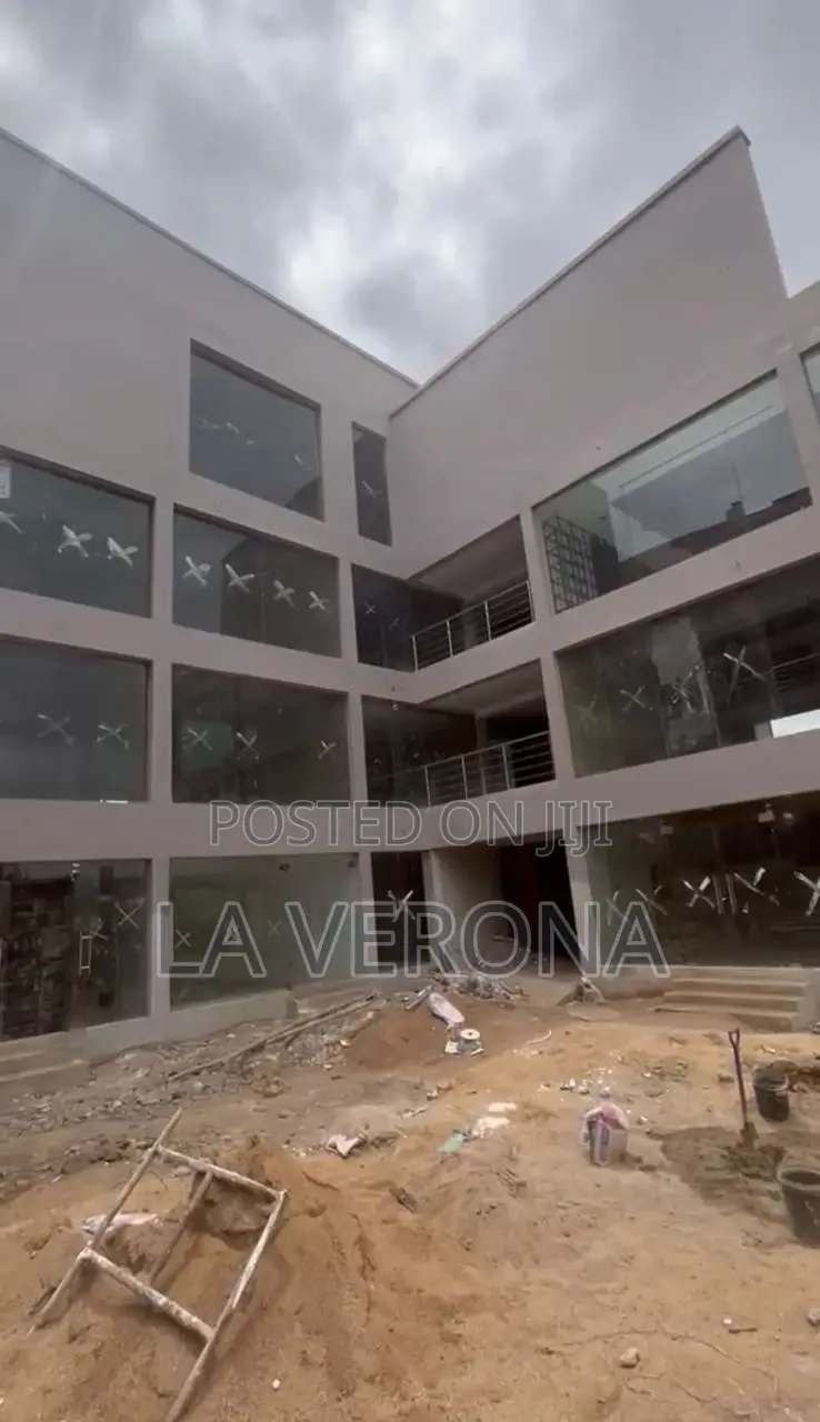 For Sale Plaza, Wuse 2 Space Size: 80sqmtrs Price: 400m