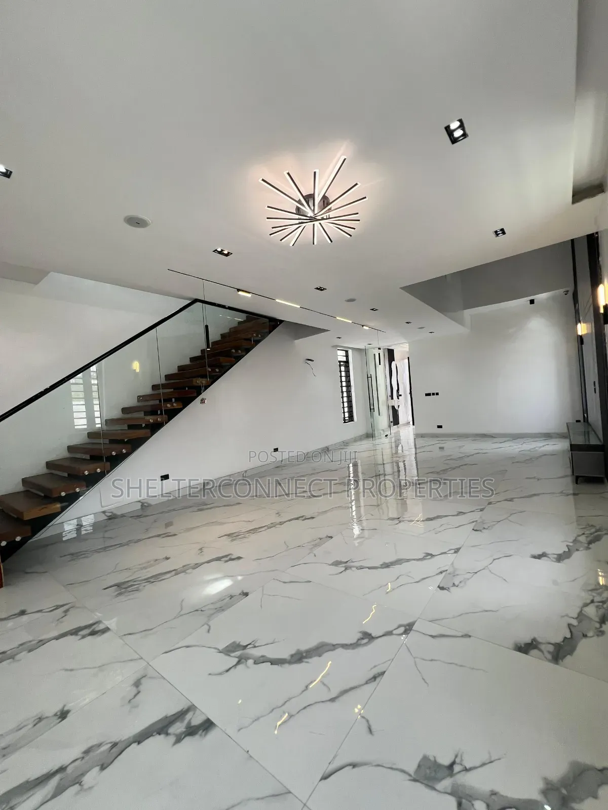 5bdrm Duplex in Lekki Phase 1 for sale
