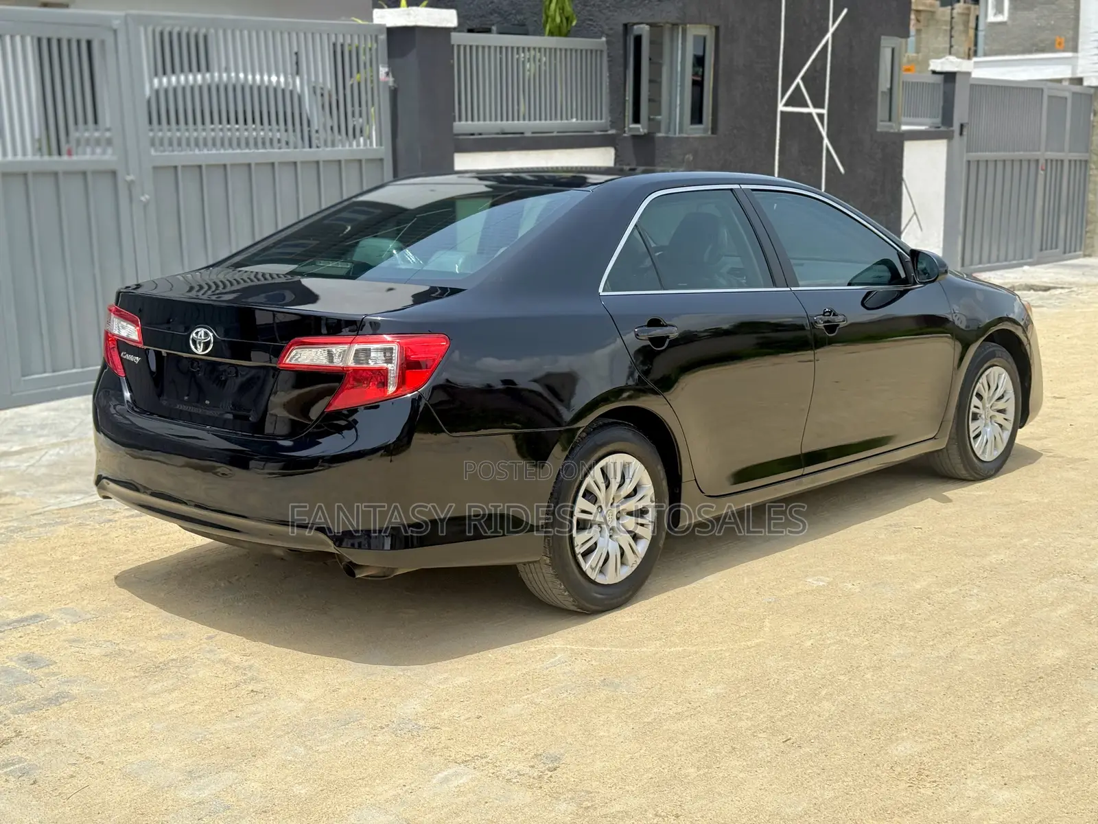 Toyota Camry LE 4dr Sedan (2.5L 4cyl 6A) 2013 Black