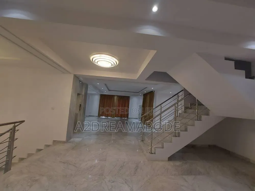 5bdrm Duplex in Banana Island for sale