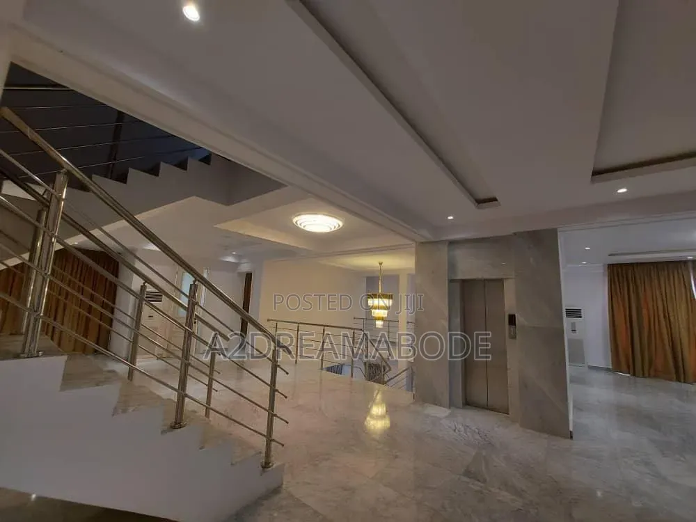 5bdrm Duplex in Banana Island for sale