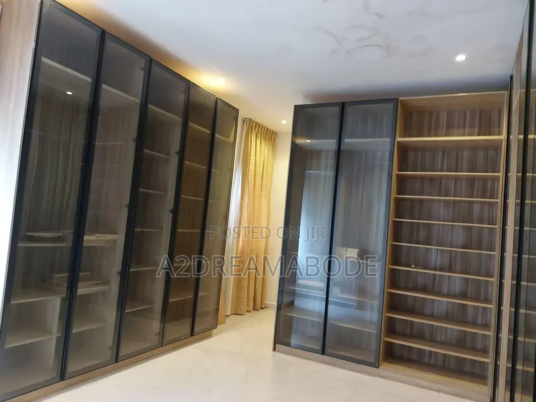 5bdrm Duplex in Banana Island for sale
