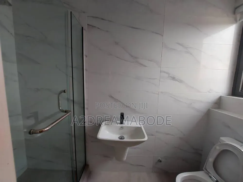 5bdrm Duplex in Banana Island for sale