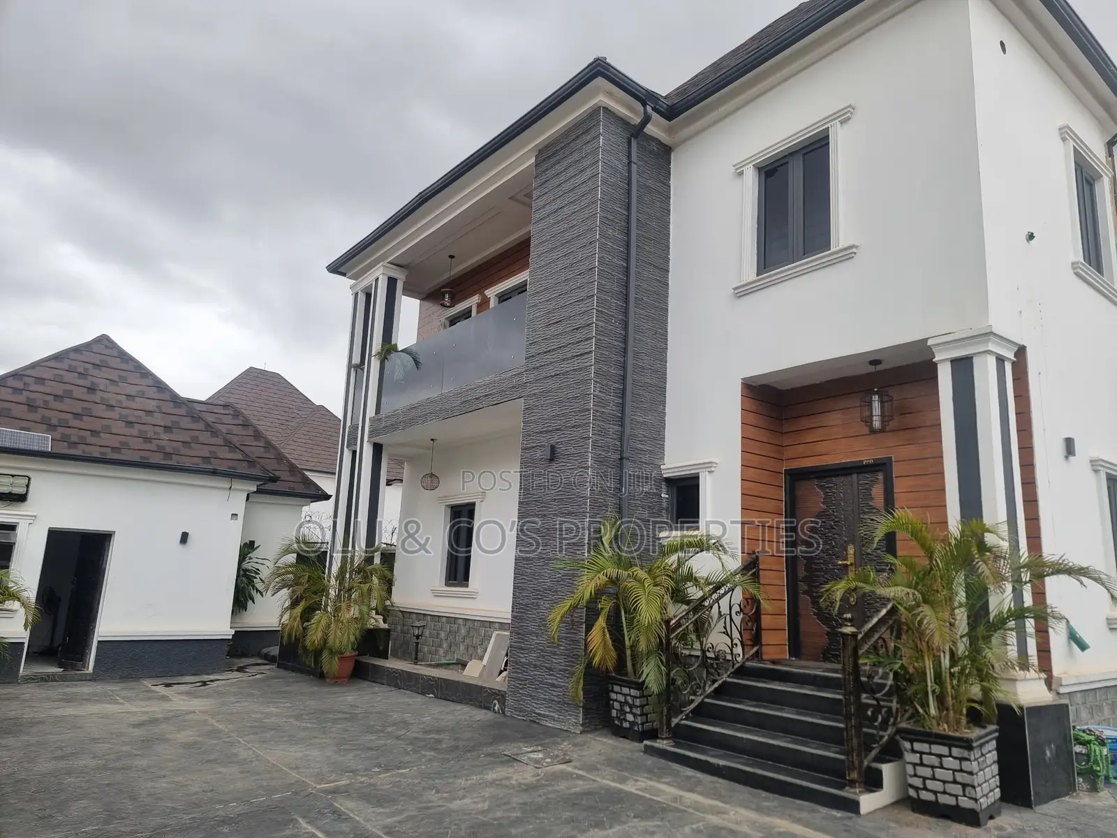 4bdrm Duplex in An Estate Opposite, Lugbe District for sale