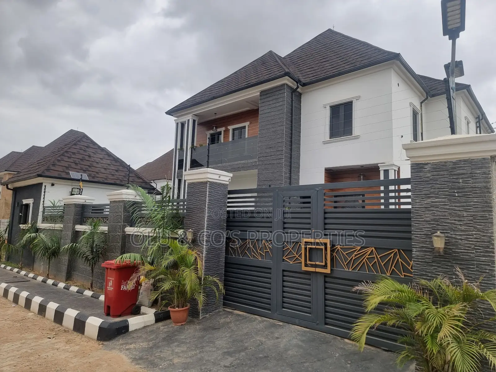 4bdrm Duplex in An Estate Opposite, Lugbe District for sale