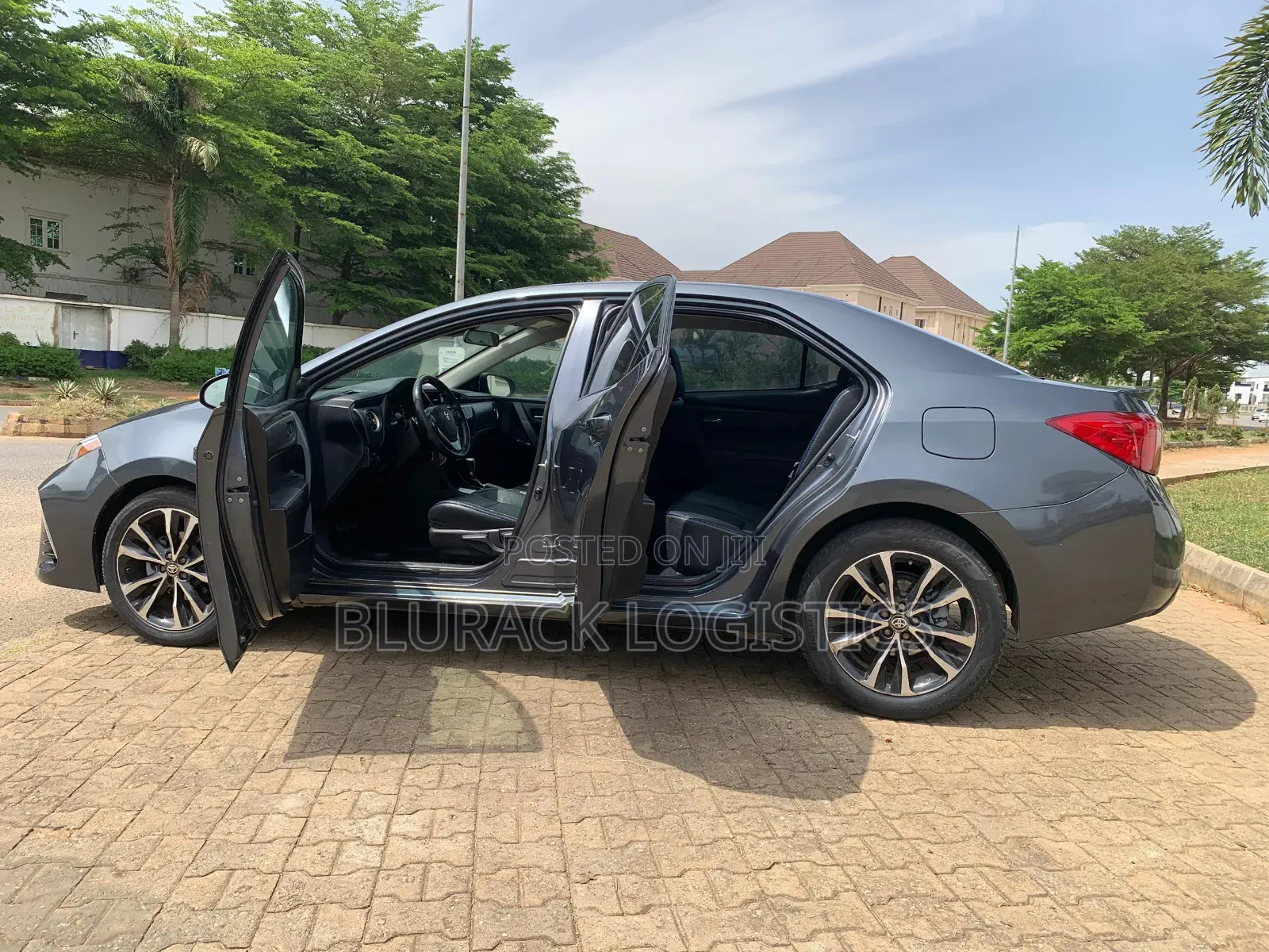 Toyota Corolla SE 4dr Sedan (1.8L 4cyl CVT) 2017 Gray