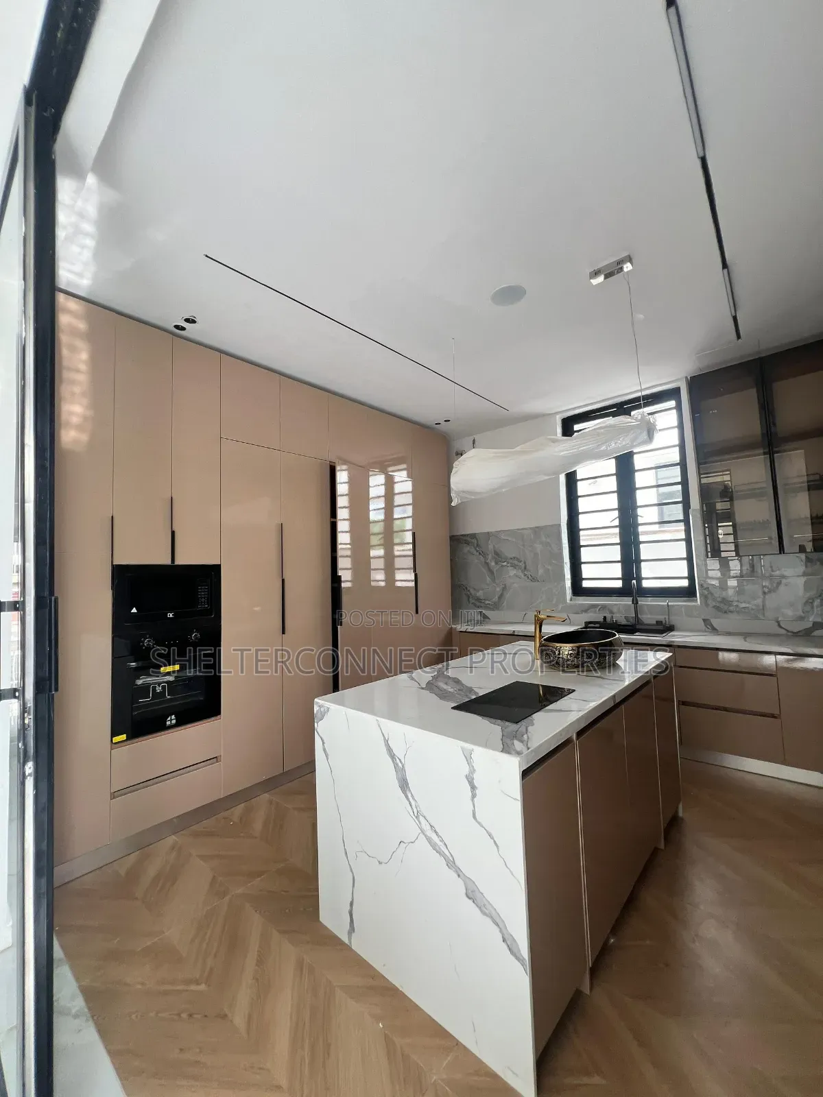 5bdrm Duplex in Lekki Phase 1 for sale