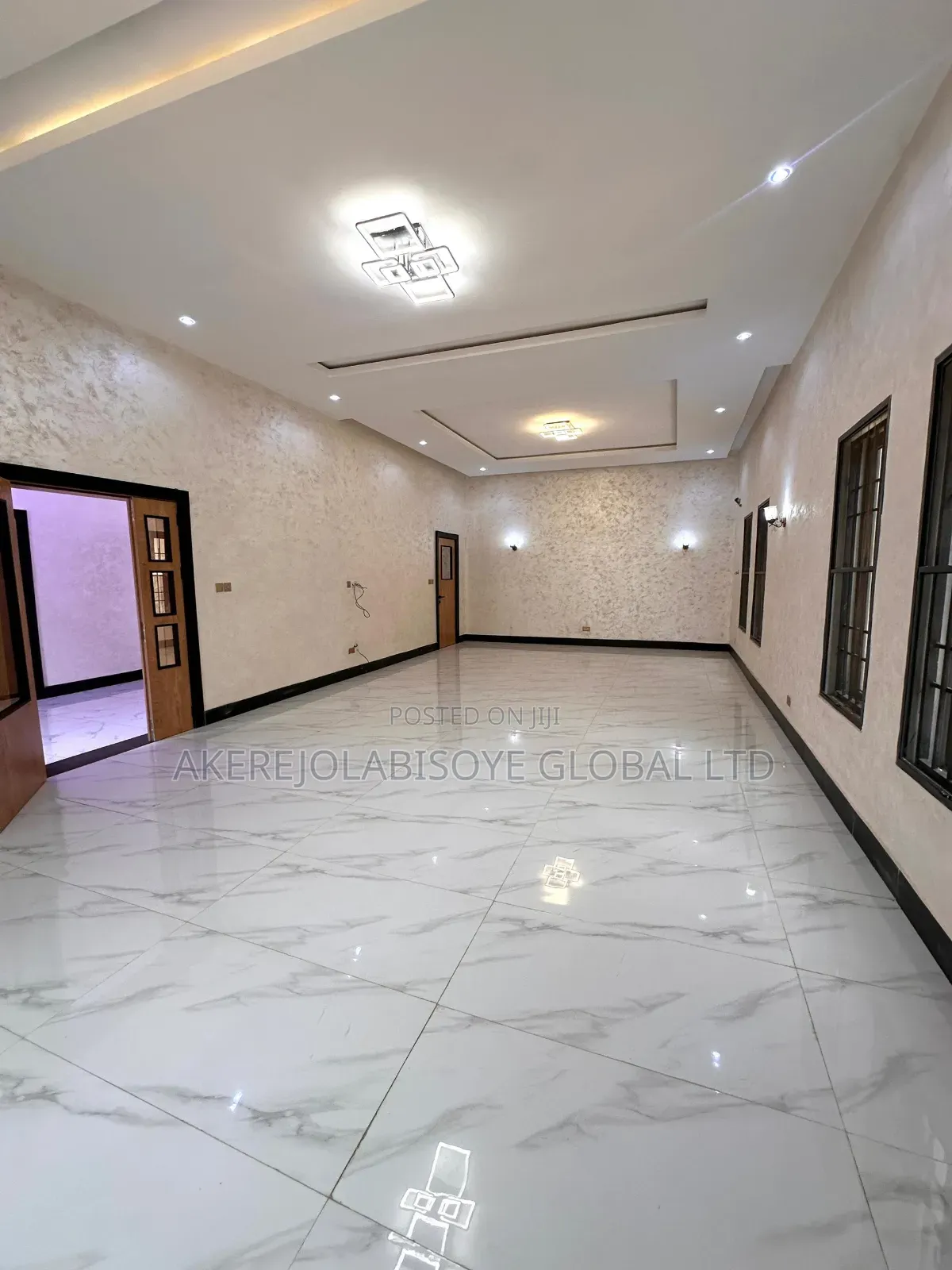 7bdrm Duplex in In An Estate for sale