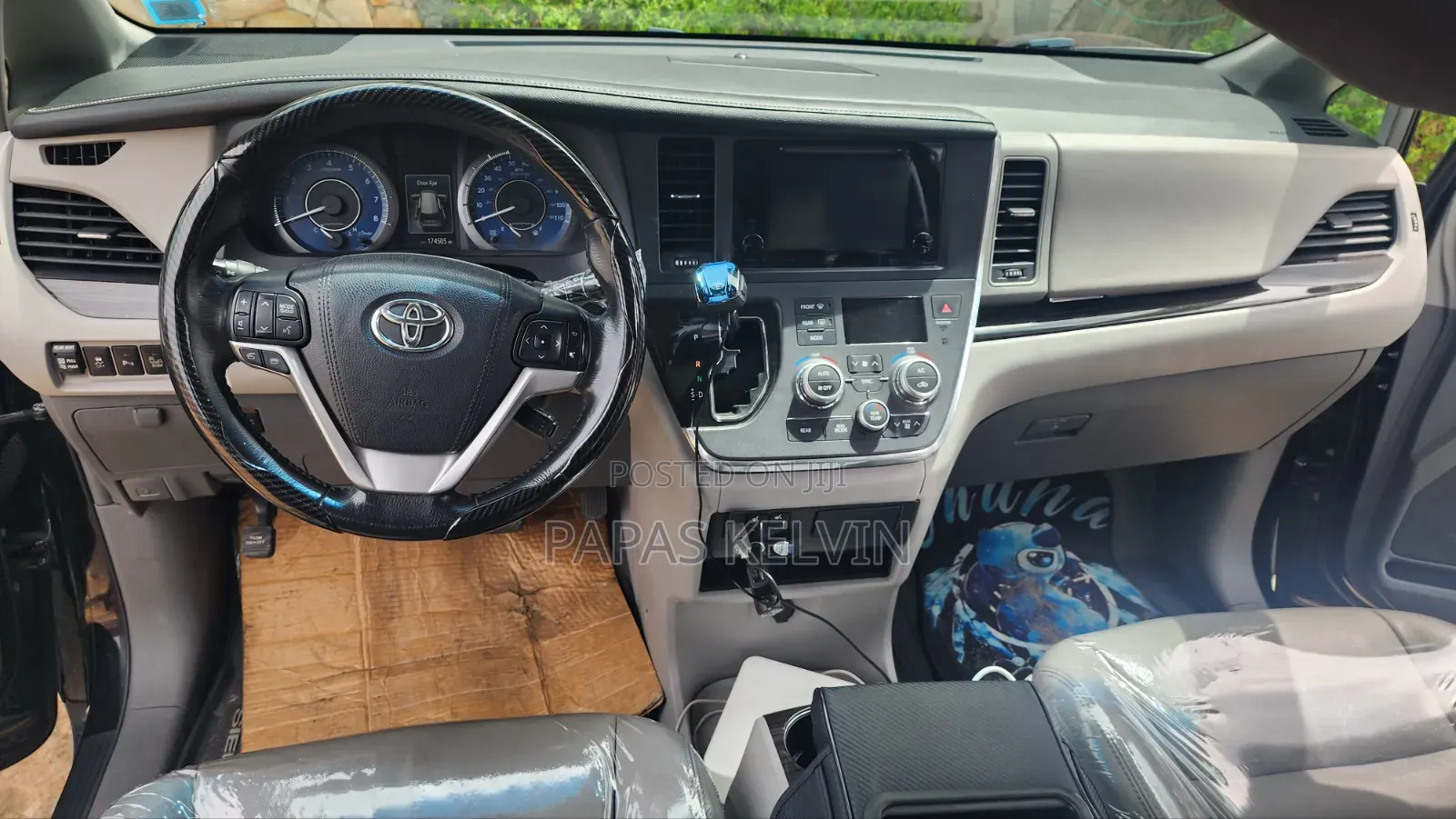 Toyota Sienna XLE 7 Passenger (3.5L 6cyl 8A) 2017 Black