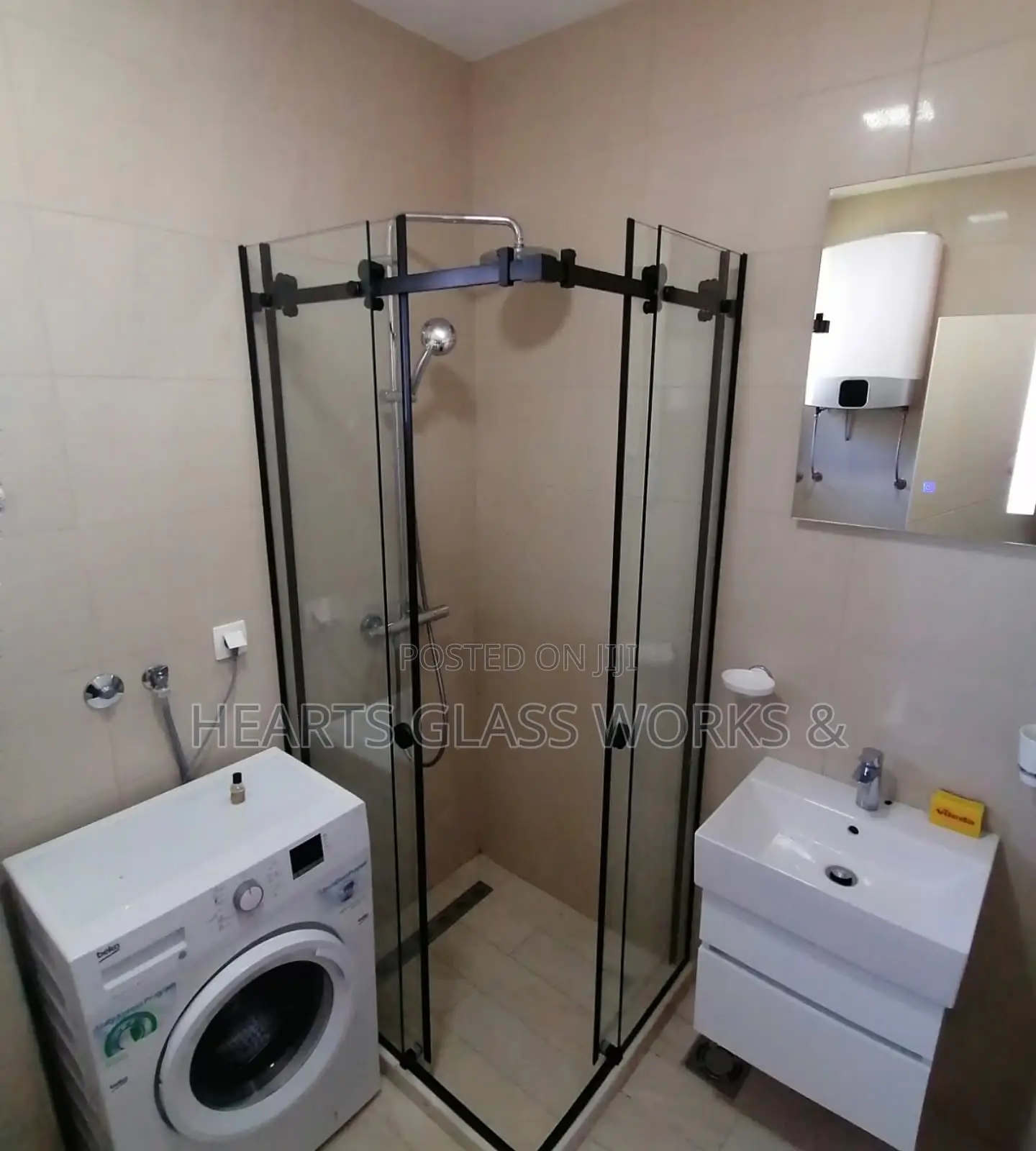 Space-Saving Sliding Shower Cubicle (Tempered Glass)