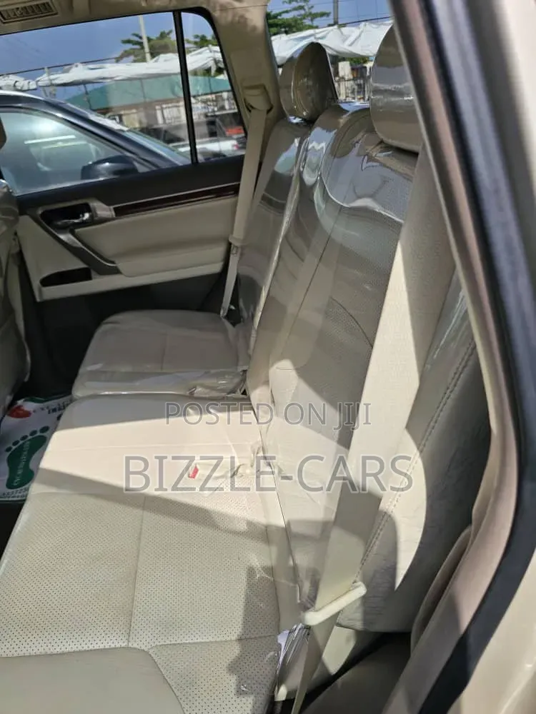 Lexus GX 460 2012 Gold