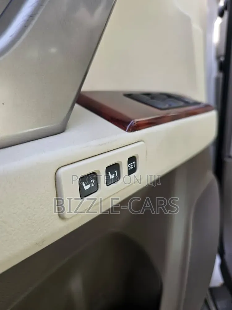 Lexus GX 460 2012 Gold