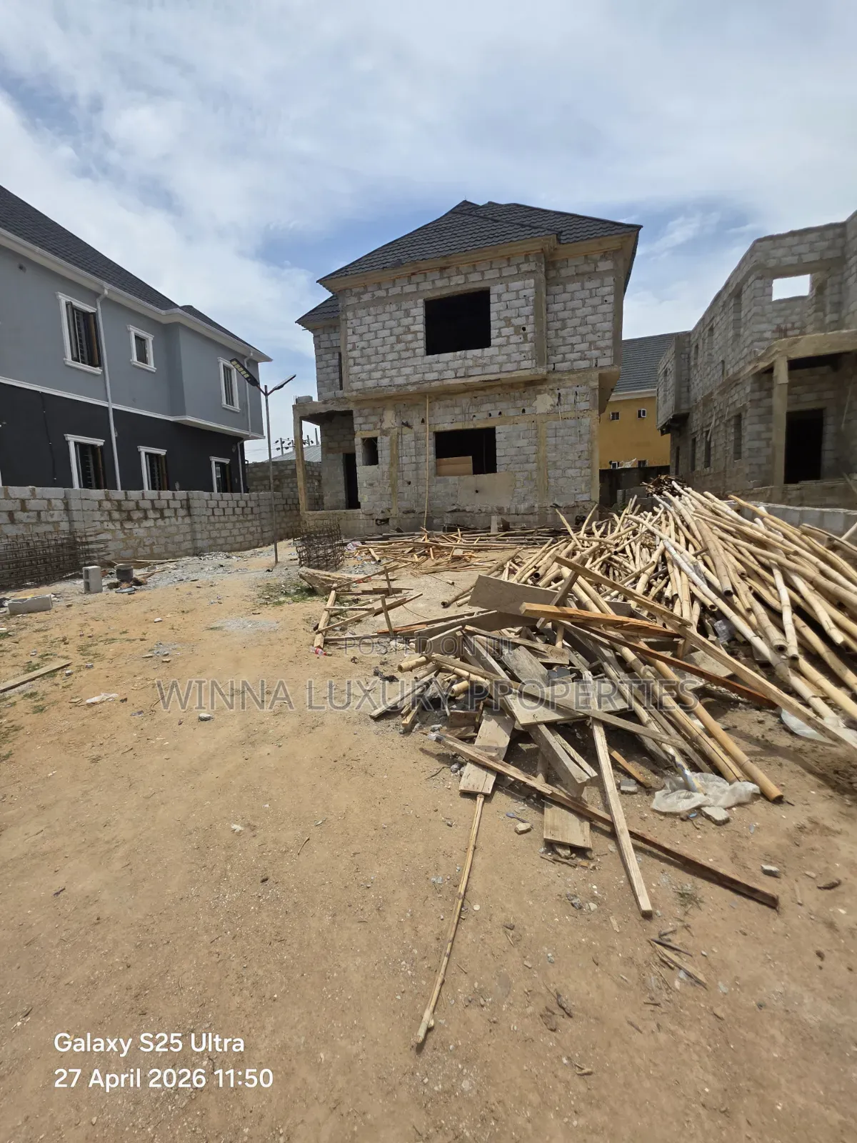 5bdrm Duplex in Aco Estate, Lugbe District for sale