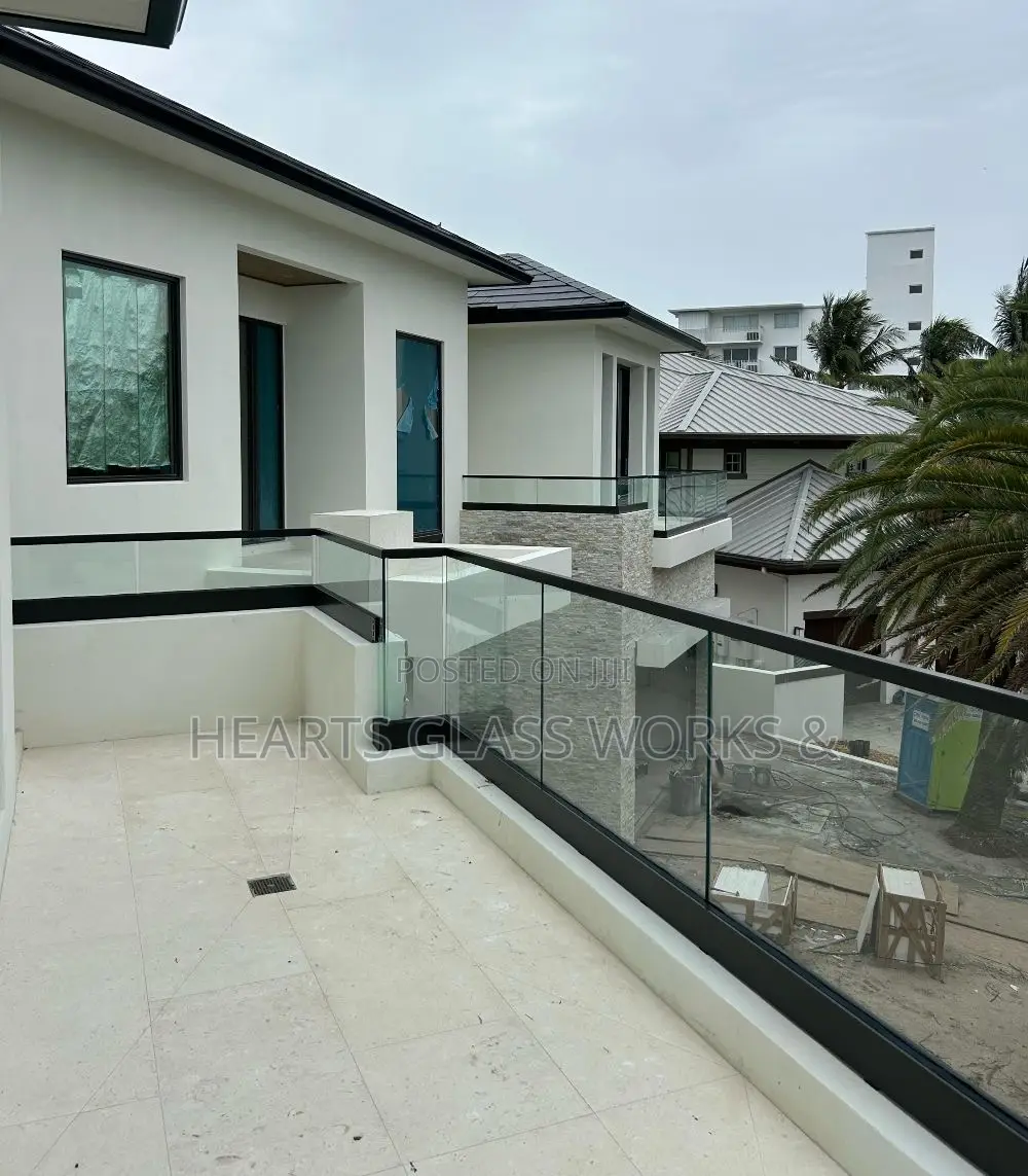 Frameless Exterior Glass Railings – Where Safety Meet Elegance