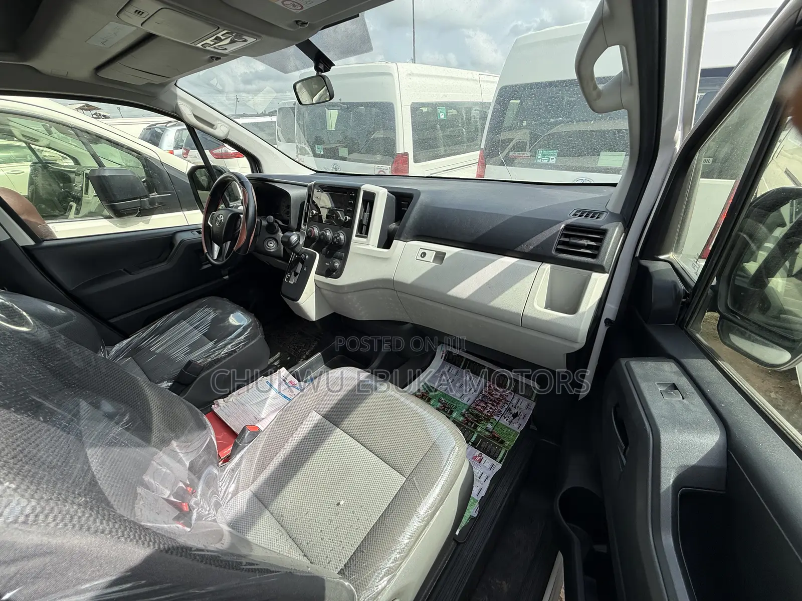 Toyota HiAce 2021 White