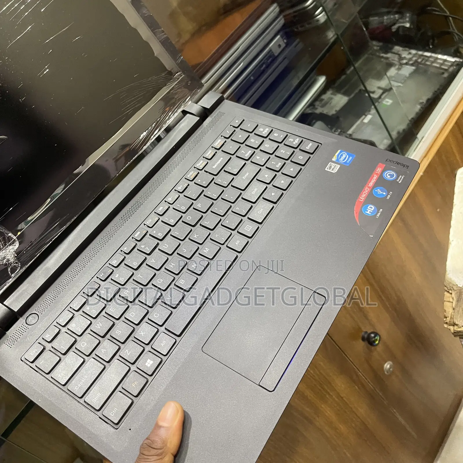 Laptop Lenovo IdeaPad 100 8GB Intel Pentium HDD+SSD 128GB