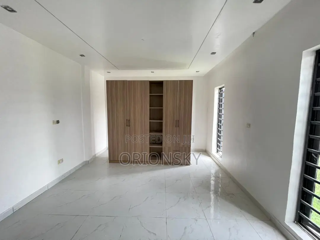4bdrm Duplex in Freedom Way, Lekki Phase 1 for sale
