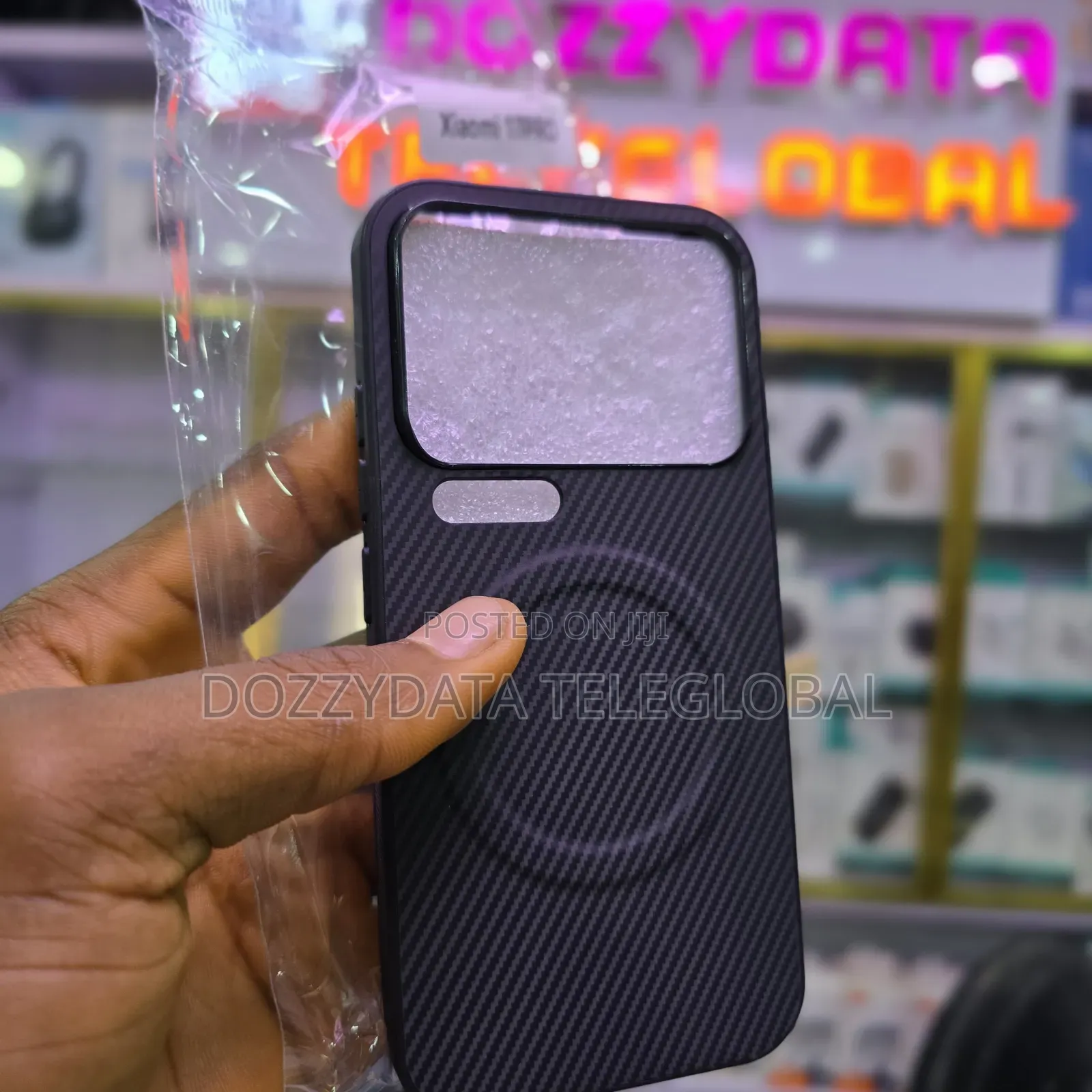 Xiaomi 17 Pro Carbon Fiber Texture Magnetic Phone Case