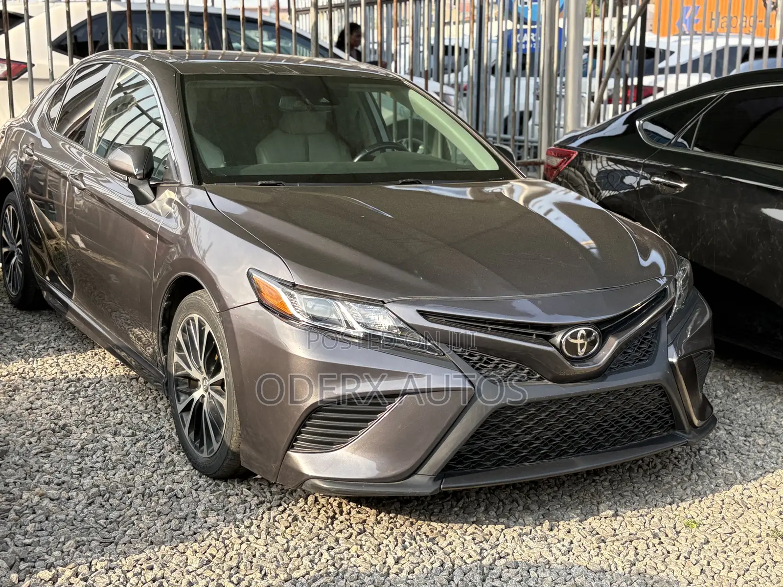 Toyota Camry SE FWD (2.5L 4cyl 8AM) 2018 Brown