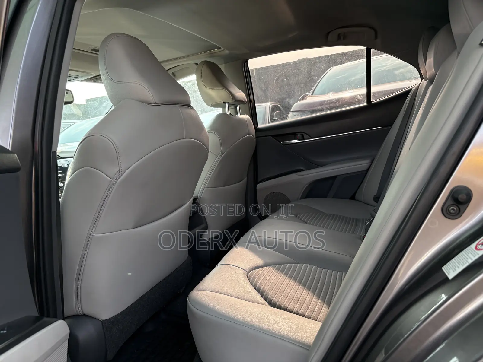 Toyota Camry SE FWD (2.5L 4cyl 8AM) 2018 Brown