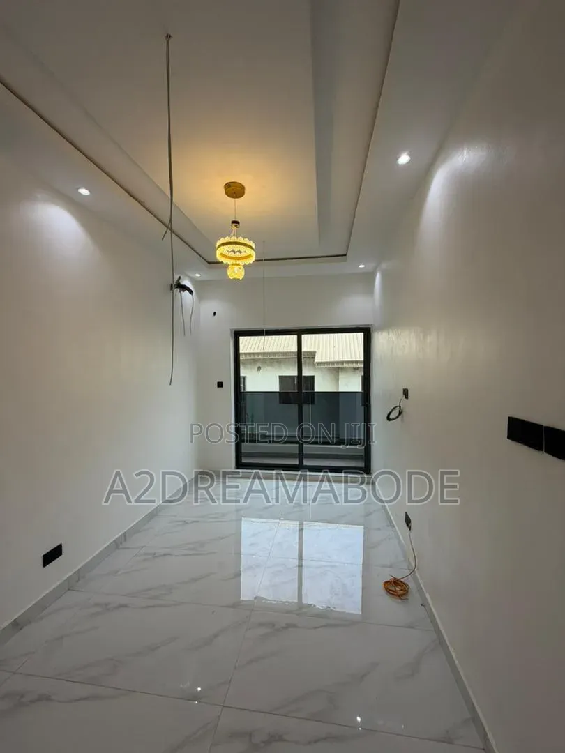 5bdrm Duplex in Omole for sale