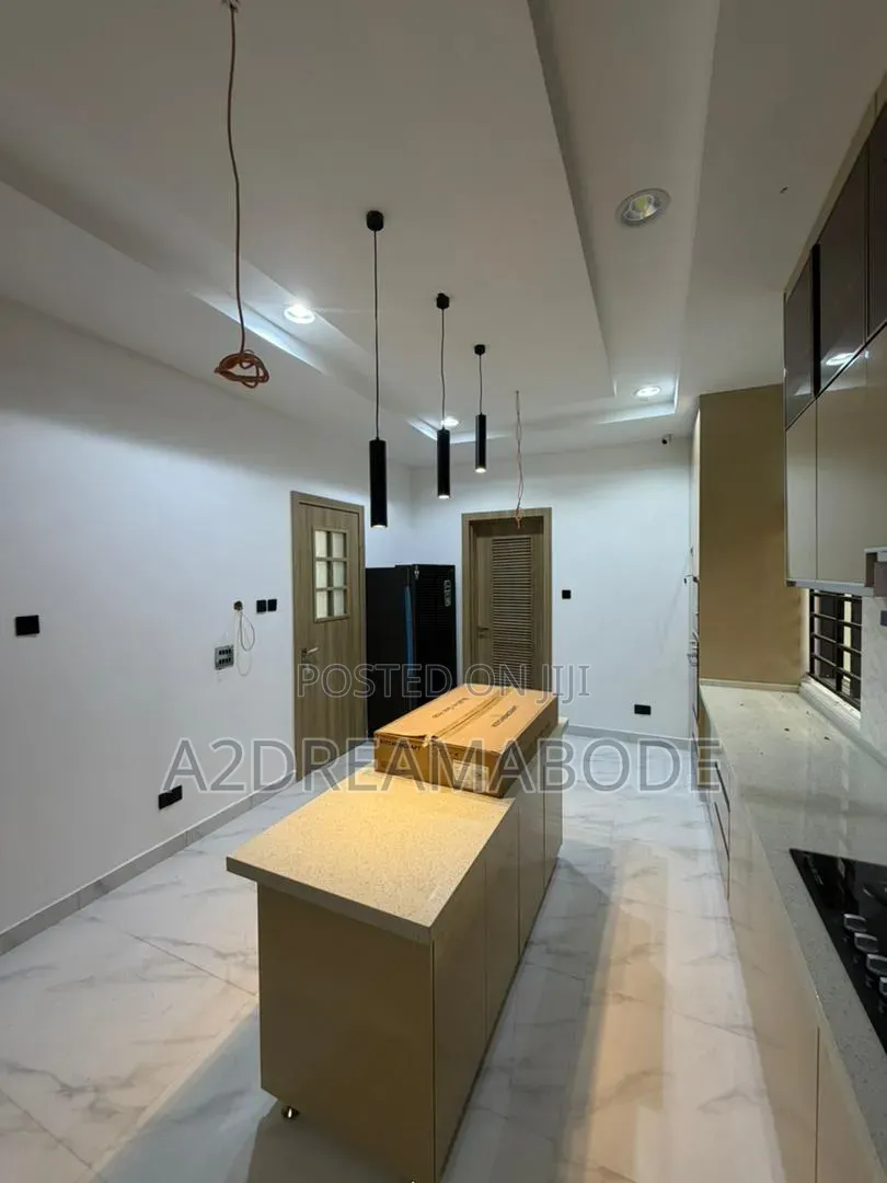 5bdrm Duplex in Omole for sale