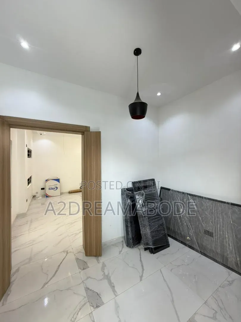 5bdrm Duplex in Omole for sale