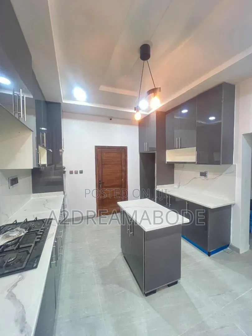 5bdrm Duplex in Magodo Phase 2 Gra for sale