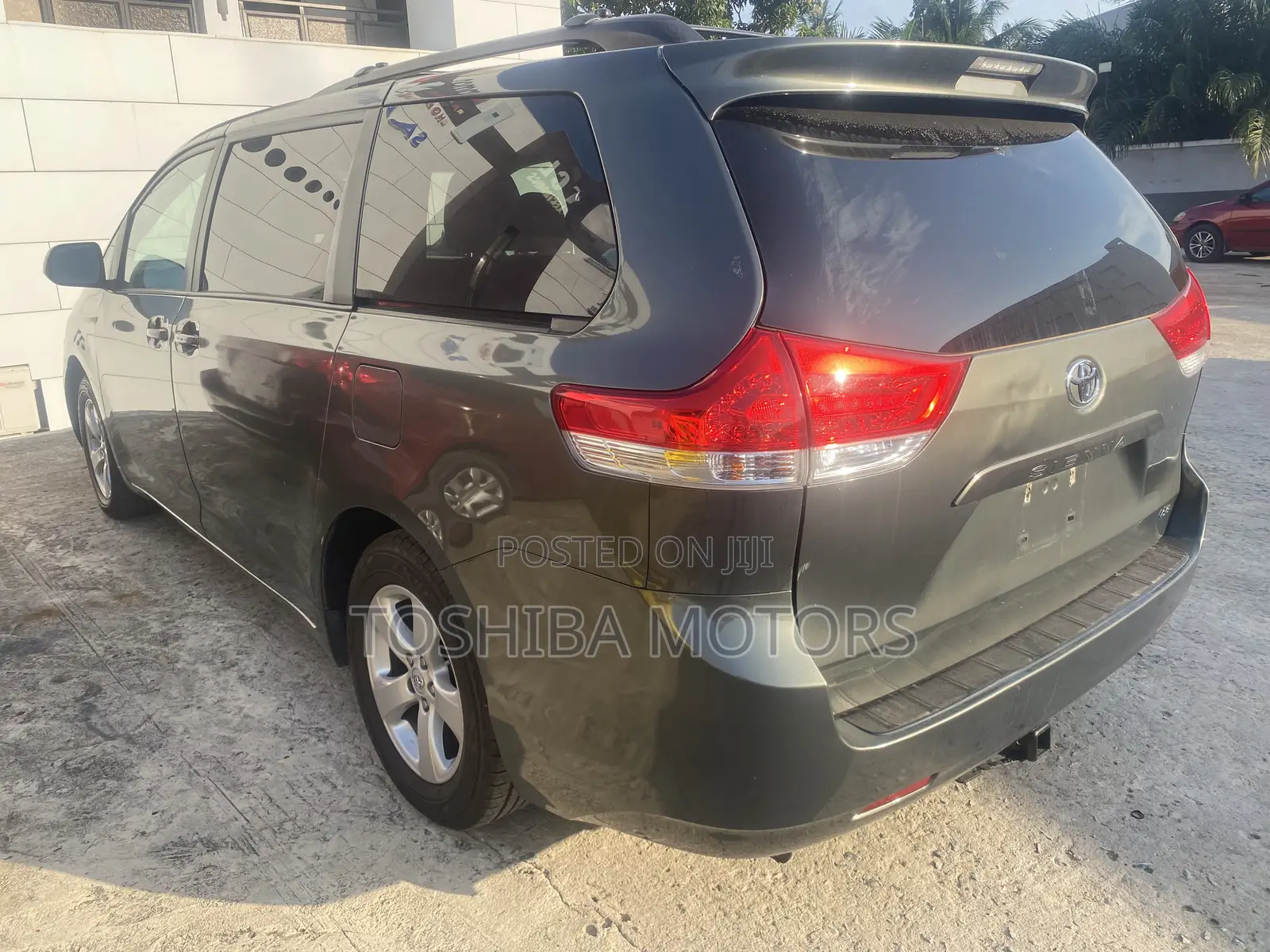 Toyota Sienna LE FWD 8-Passenger 2013 Gray